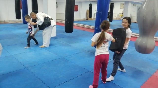 KYOKUSHIN KARATE SENSEI IRAC trening 2 смотреть онлайн