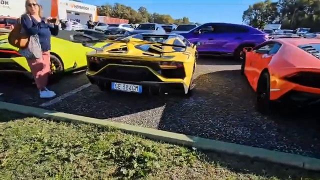 Momento IMBARAZZANTE con la LAMBORGHINI AVENTADOR SVJ смотреть онлайн