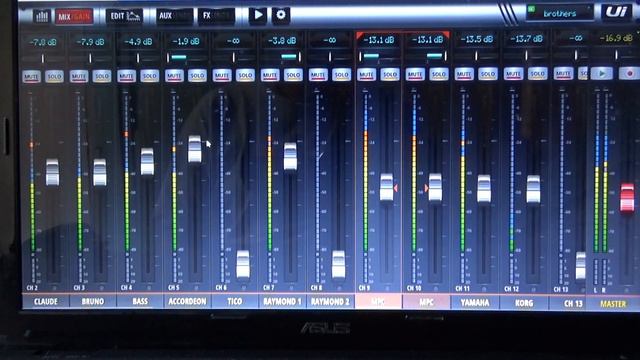 SOUNDCRAFT UI 24 R - demo soca song смотреть онлайн
