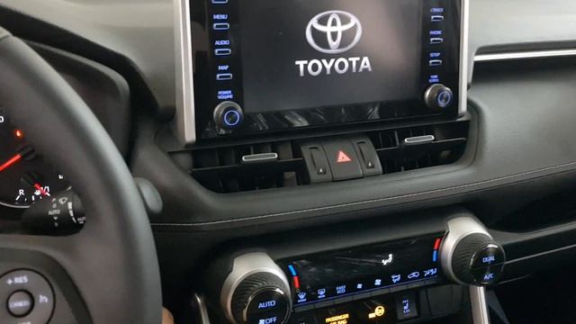 Непонятный звук при запуске двигателя Toyota RAV4 New смотреть онлайн