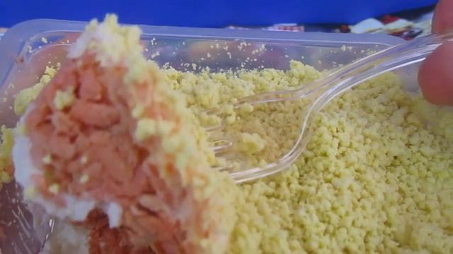 Самый вкусный салат МИМОЗА/ОБЗОР мимозы из АЗБУКИ ВКУСА!!! смотреть онлайн