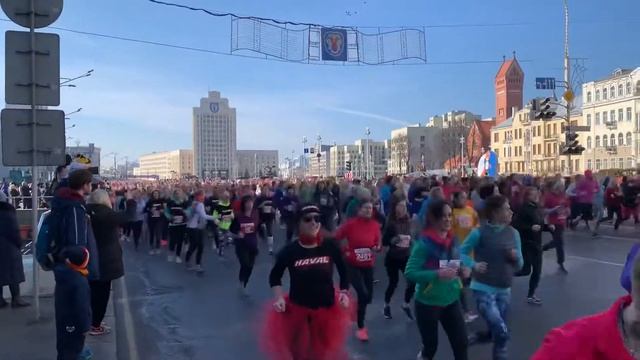 Женский забег 8 марта Beauty Run 2019 | 5 тысяч девушек пробежало по Минску ! смотреть онлайн