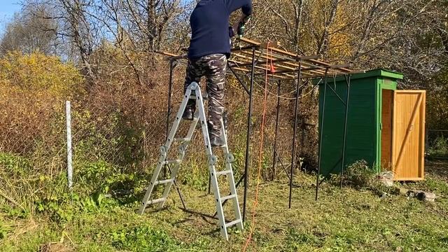 Доделываем дровяник в деревне смотреть онлайн