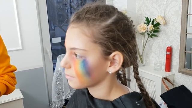 КРУТОЙ МАКИЯЖ ЕДИНОРОГА В САЛОНЕ КРАСОТЫ ДЛЯ ДЕТЕЙ | Fancy UNICORN make up video for kids STUDIO смотреть онлайн