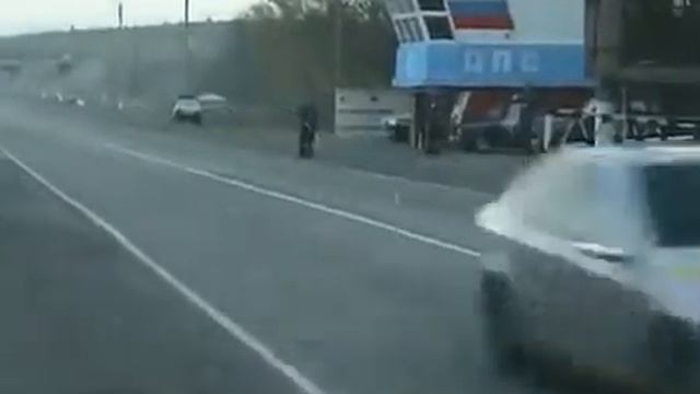 Как в Брянске на посту ГАИ останавливают автомобили)) смотреть онлайн