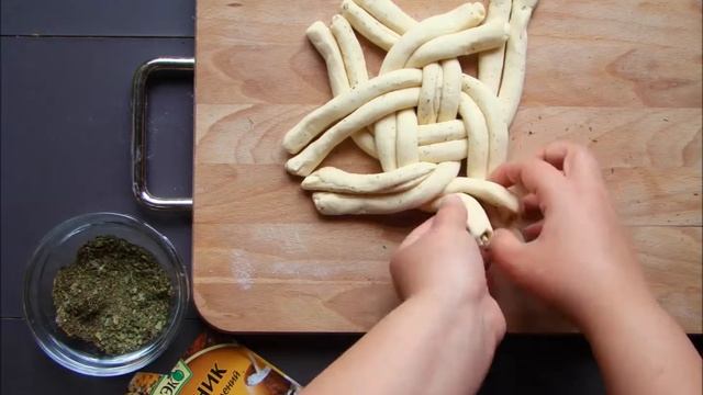 Булочка с чесночком смотреть онлайн