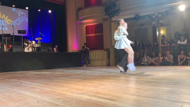 Nils and Bianca Lindy Hop смотреть онлайн