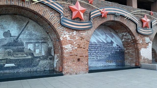 Стена памяти. Нижегородский Кремль. Огромное изображение из крохотных фотографий защитников Родины. смотреть онлайн