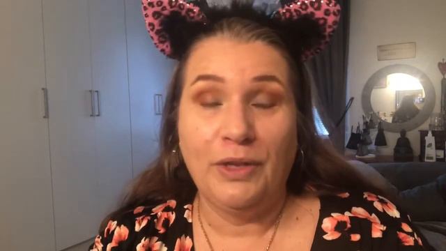 Rosa sotad sminkning med TATI BEAUTY Textured Neutrals och HICKAP Classic Complete borstar. смотреть онлайн