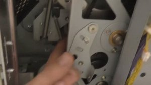 Riso EZ как отжать вал прижима?