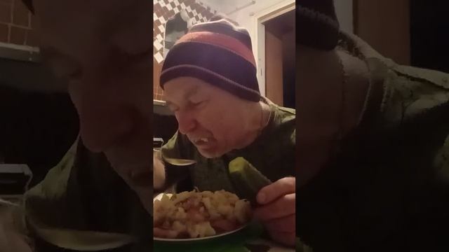 На поздний вечер картошка жареная с беконом. смотреть онлайн