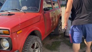 КРАСИМ НИВУ ГУБКОЙ ??/ПРЕОБРАЖЕНИЕ НИВЫ/КРАСИМ МАШИНУ СВОИМИ ПУКАМИ/БЮДЖЕТНАЯ ПОКРАСКА