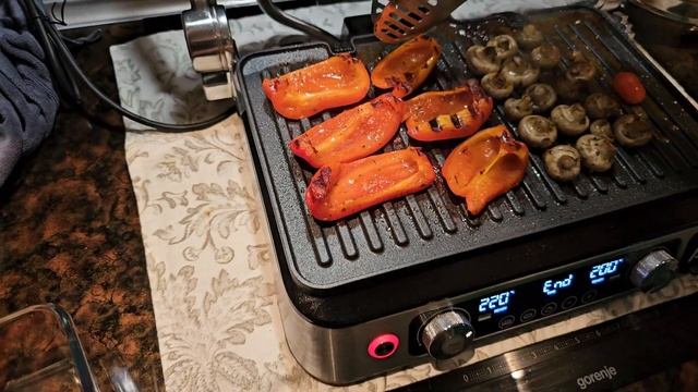 Гриль DELONGHI MultiGrill CGH1130DP. Овощи на гриле смотреть онлайн