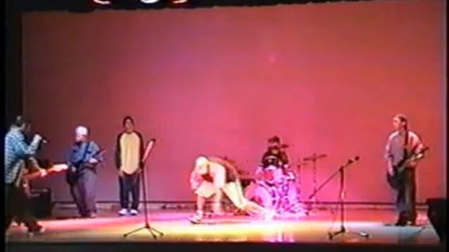 Northview Talent Show '00 - Falling Away From Me/Jump Around смотреть онлайн