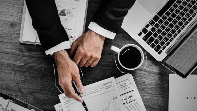 Продавай как волк с уолл-стрит?Прямолинейная система продаж . Джордан Белфорт смотреть онлайн