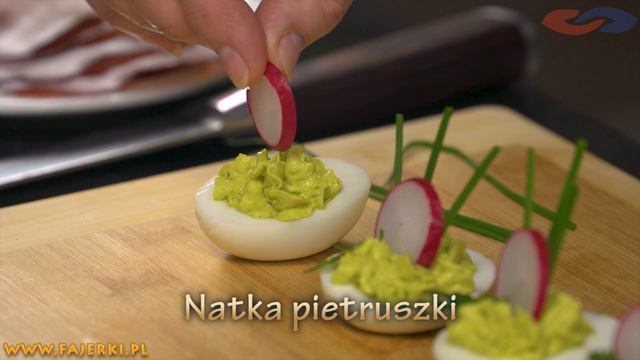 Jajeczny "burger" oraz faszerowane jajka - pożywne przekąski смотреть онлайн