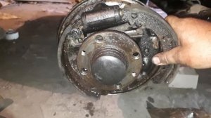 Замена задних тормозных колодок ВАЗ 2114 и тормозного цилиндра