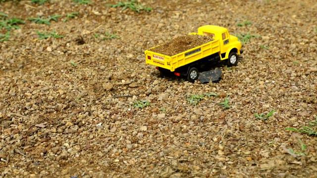 Mustang Car And Pickup Truck Accident in the River Pulling Out New Holland 3630 Tractor | CS Toy смотреть онлайн