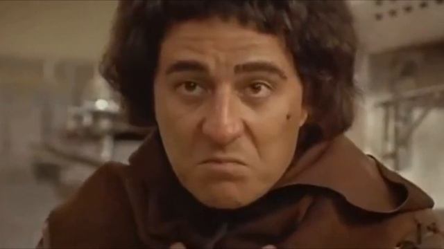 Les Visiteurs - Jacquouille dans la cuisine [Gwendoline] (scène culte) смотреть онлайн