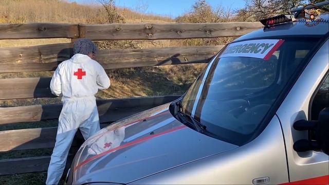 Дети и Машина - Диана и Даня, Милан и Полицейская машина. Манкиту смотреть онлайн