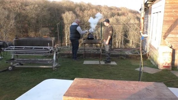 От души с любовью, кабан на мангале.