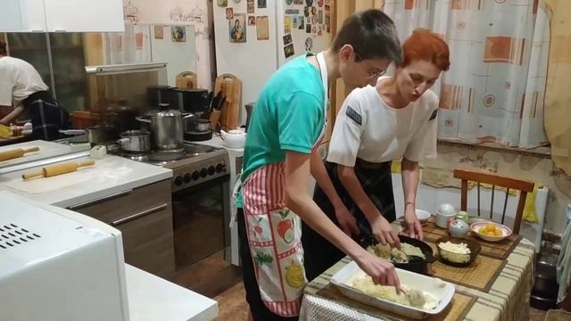 Мастер-класс приготовления пирога из слоеного теста с начинкой из капусты и яйца. #вкусновРоссии смотреть онлайн
