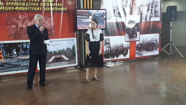 Владимир Волынкин и Вероника Иванченко получают подарки смотреть онлайн