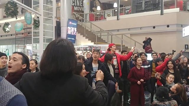 Astana Musicial flashmob in Sheremetyevo airport in Moscow смотреть онлайн