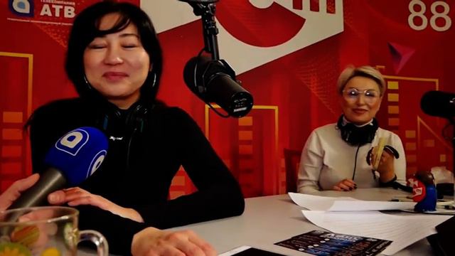 Звёзды близко! Всю неделю они ведут эфир на Радио мСм смотреть онлайн
