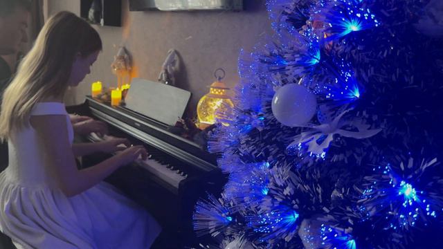 Новогодний Микс от Алисы и Софьи смотреть онлайн