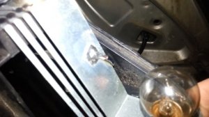 Не работает задний фонарь Пежо. Неисправность и способ устранения.