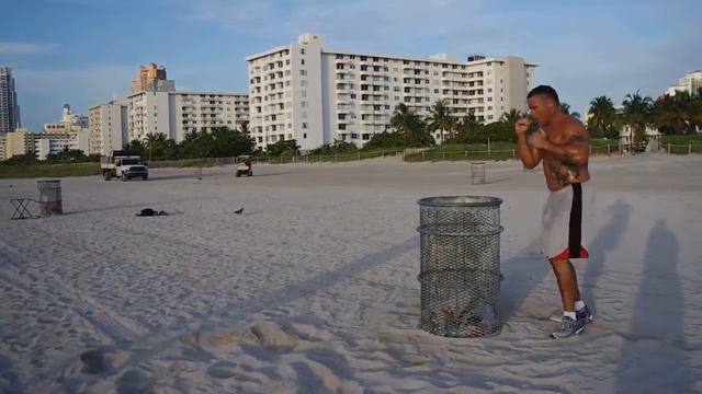 Mike Mollo: morning workout in Miami Beach (2) смотреть онлайн