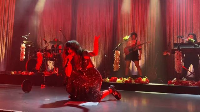 Lauren Mayberry (live) - Sorry, Etc @ Koko London (09/10/2023) смотреть онлайн