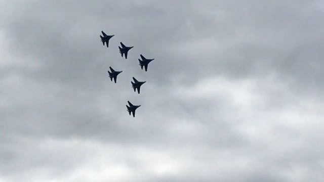 Пилотажная группа Русские Витязи в Архангельске 31.08.2021 смотреть онлайн