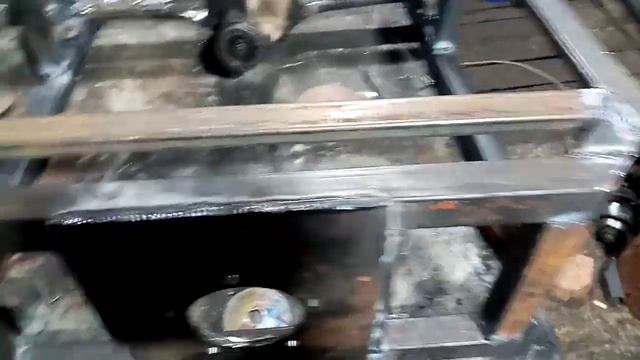 Сборка вездехода продолжается, задняя часть. смотреть онлайн