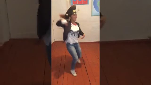 Девушка классно танцует просто офигет смотреть онлайн