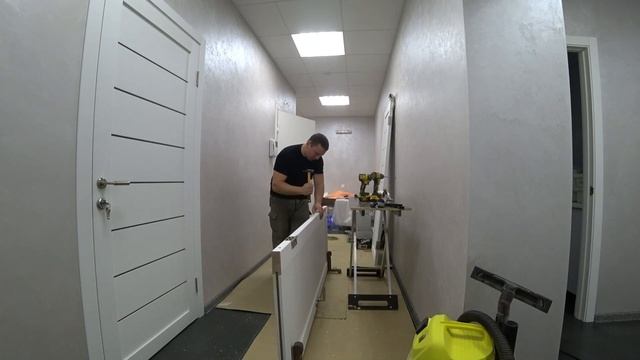 Ремонт провисшей межкомнатной двери. Склеивание царговых дверей. смотреть онлайн