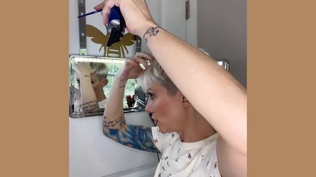 How I trim the top of my hair. смотреть онлайн