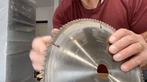 Замена диска на торцовочной пиле