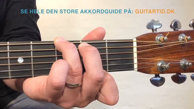 Lær at spille en Gmaj (Gmaj7) akkord på guitar смотреть онлайн