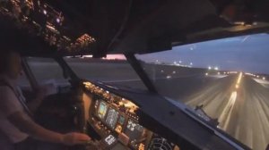Взлет самолета, вид из кабины