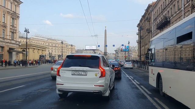 Питер. На авто. Невский проспект. Людей много. Очень красиво. смотреть онлайн