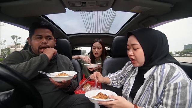 [PART 2] MAKAN DITENTUIN STORY TEMENNYA VIVI!! DAPET MAKANAN MEWAH KITA GUYS!! 🤩 смотреть онлайн