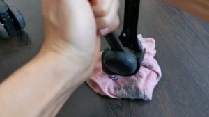 Как почистить колёсики офисного кресла