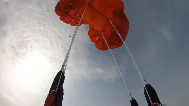 Прогрессирующая закрутка при прыжке с парашютом, отцепка, запаска смотреть онлайн