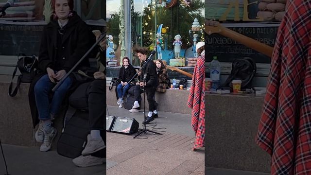Уличные музыканты на Невском проспекте #санктпетербург смотреть онлайн