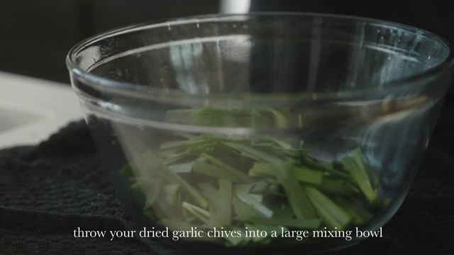 Spicy Garlic Chives | Episode 1 of Korean Banchan Series | ASMR | Relaxing Music | Easy Recipe смотреть онлайн
