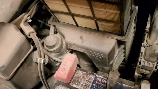 How to: Install Intake Air Filter 2014 Toyota Sienna смотреть онлайн