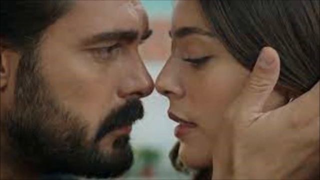 O fato de Nazmiye ter problemas com todos provou que Sıla estava certo. смотреть онлайн