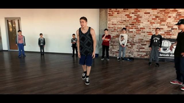 Мастер класс от Александра Бабакина - bboy Kolobok в Break Dance Studio "ONE". смотреть онлайн